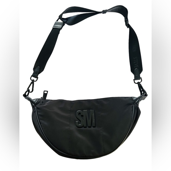 Steve Madden Handbags - Steve Madden half moon Black Crossbody Bag